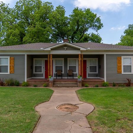 Rock & Roll House, Fiber Internet, Roku Tv, Washer & Dryer, By Dt Chickasha & Leg Lamp! Екстериор снимка
