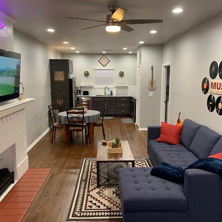 Rock & Roll House, Fiber Internet, Roku Tv, Washer & Dryer, By Dt Chickasha & Leg Lamp! Екстериор снимка