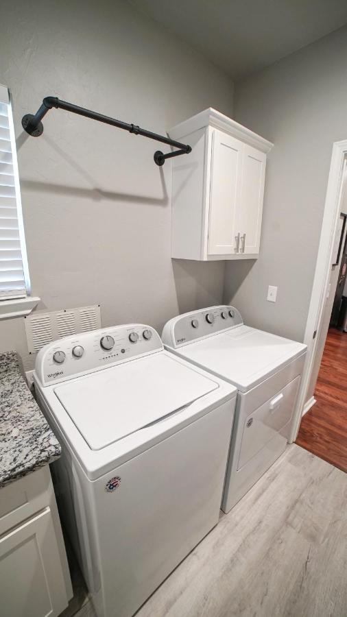 Rock & Roll House, Fiber Internet, Roku Tv, Washer & Dryer, By Dt Chickasha & Leg Lamp! Екстериор снимка
