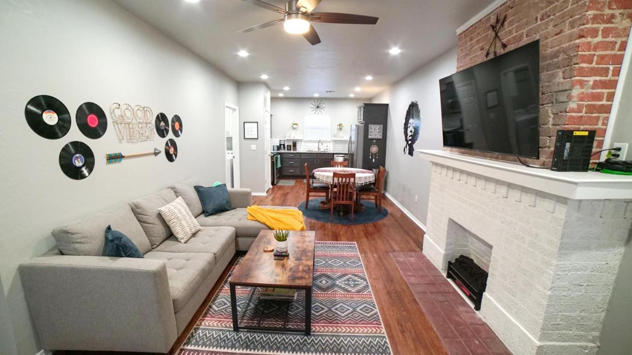 Rock & Roll House, Fiber Internet, Roku Tv, Washer & Dryer, By Dt Chickasha & Leg Lamp! Екстериор снимка