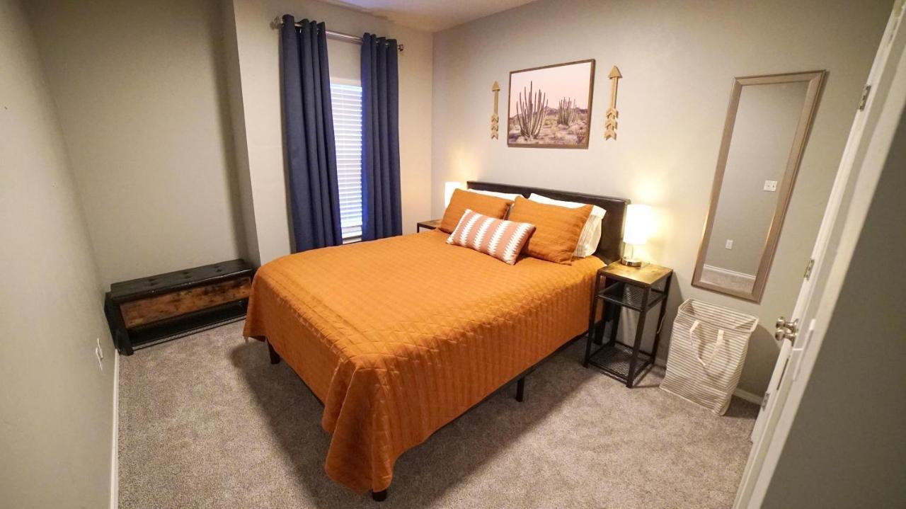 Rock & Roll House, Fiber Internet, Roku Tv, Washer & Dryer, By Dt Chickasha & Leg Lamp! Екстериор снимка