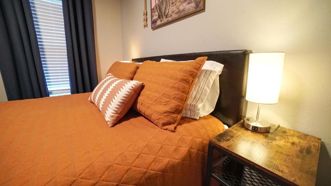 Rock & Roll House, Fiber Internet, Roku Tv, Washer & Dryer, By Dt Chickasha & Leg Lamp! Екстериор снимка