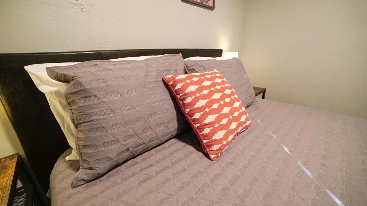 Rock & Roll House, Fiber Internet, Roku Tv, Washer & Dryer, By Dt Chickasha & Leg Lamp! Екстериор снимка