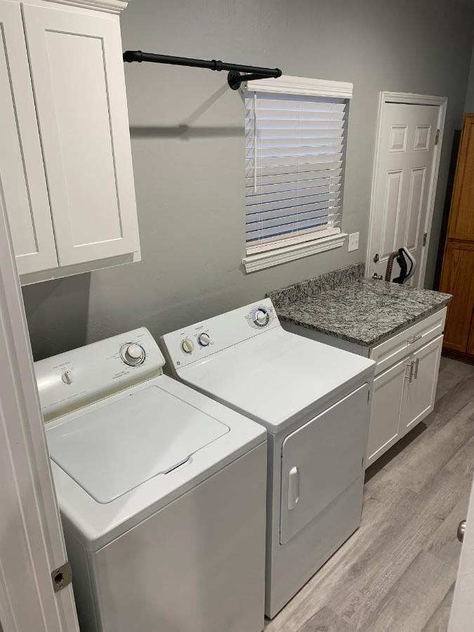 Rock & Roll House, Fiber Internet, Roku Tv, Washer & Dryer, By Dt Chickasha & Leg Lamp! Екстериор снимка